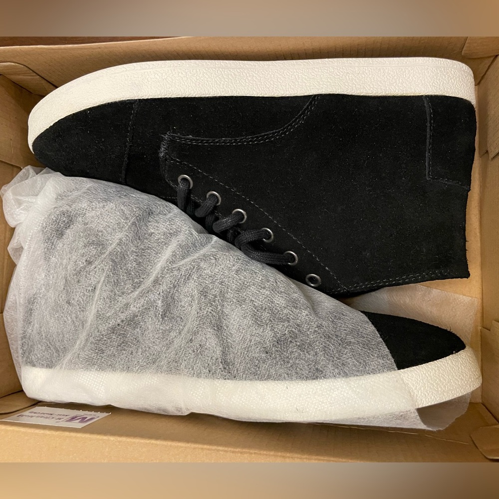 NWT Toms Paseo High Black Suede Casual Shoes